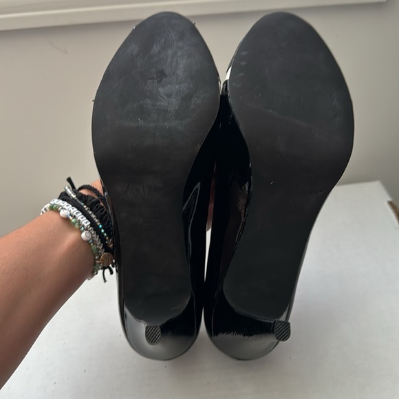 White House Black Market. Black and White Women’s High Heel Shoes. Size 9 - Picture 4 of 4